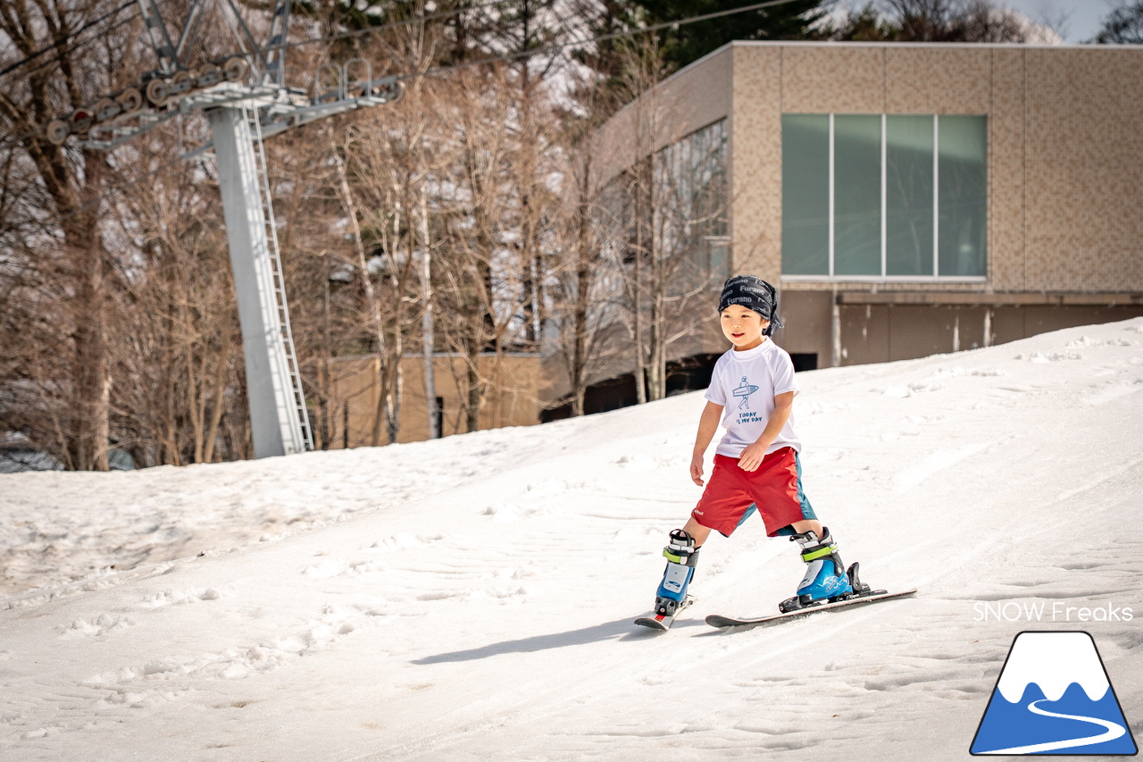 富良野スキー場｜いよいよインターナショナルなイベントに？！春シーズン恒例『第13回 Pond Skimming 池渡り』開催～♪